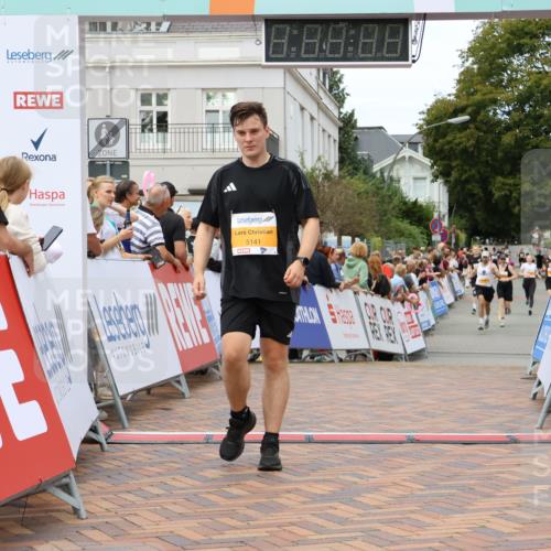 31.08.2025 - 21. Blankeneser Heldenlauf Strokosch-Dieckow http://msf.ph/oto/8700413 31.08.2025 12:51:31 Ziel 5837, 5371, 5141 meine-sportfotos.de