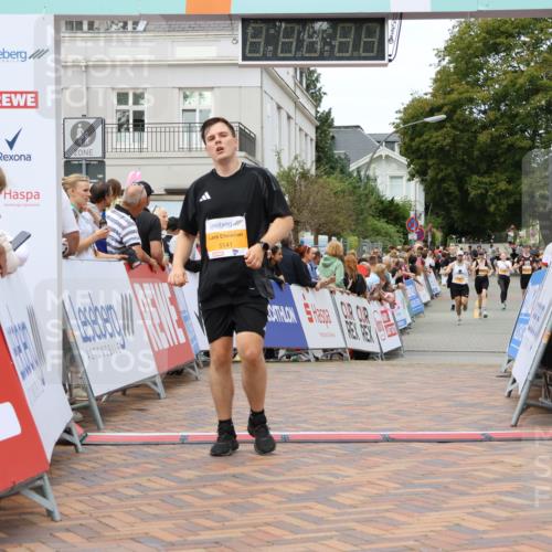 31.08.2025 - 21. Blankeneser Heldenlauf Strokosch-Dieckow http://msf.ph/oto/8700418 31.08.2025 12:51:31 Ziel 5837, 5371, 5141 meine-sportfotos.de