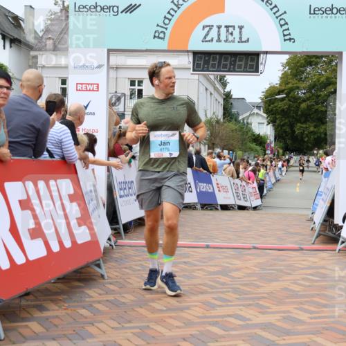 31.08.2025 - 21. Blankeneser Heldenlauf Strokosch-Dieckow http://msf.ph/oto/8700419 31.08.2025 12:38:24 Ziel 5503, 5504, 4176 meine-sportfotos.de