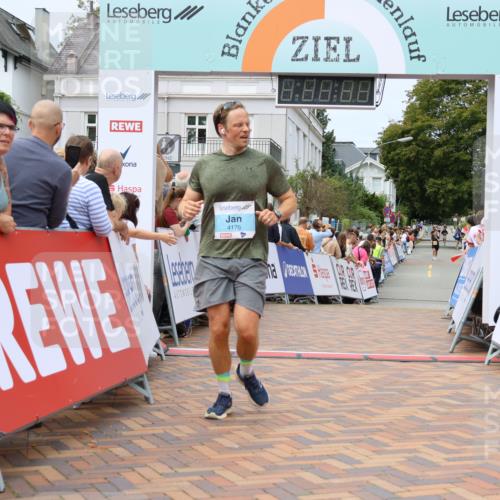 31.08.2025 - 21. Blankeneser Heldenlauf Strokosch-Dieckow http://msf.ph/oto/8700421 31.08.2025 12:38:24 Ziel 5503, 5504, 4176 meine-sportfotos.de