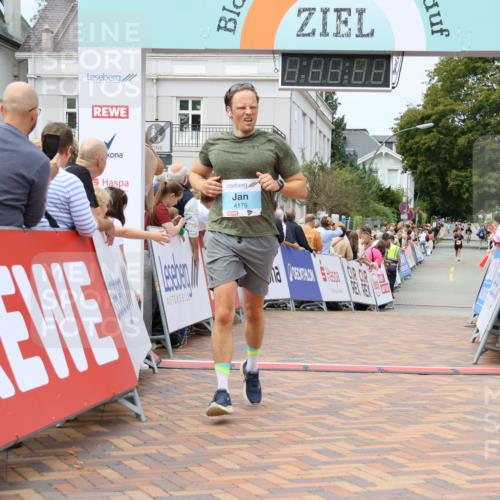 31.08.2025 - 21. Blankeneser Heldenlauf Strokosch-Dieckow http://msf.ph/oto/8700428 31.08.2025 12:38:23 Ziel 5503, 5504, 4176 meine-sportfotos.de