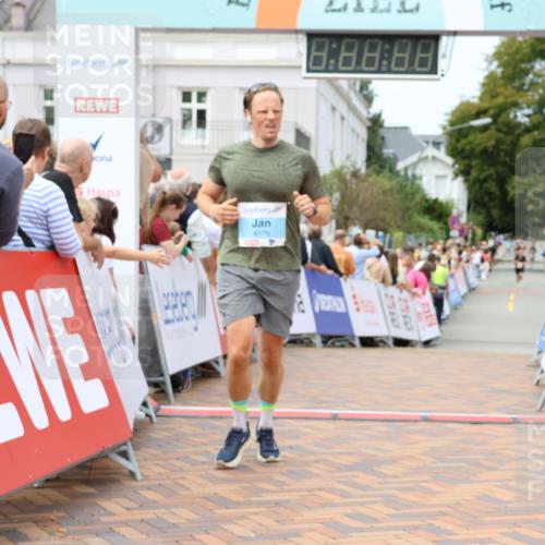 31.08.2025 - 21. Blankeneser Heldenlauf Strokosch-Dieckow http://msf.ph/oto/8700430 31.08.2025 12:38:23 Ziel 5503, 5504, 4176 meine-sportfotos.de
