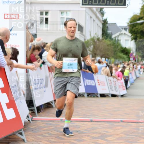 31.08.2025 - 21. Blankeneser Heldenlauf Strokosch-Dieckow http://msf.ph/oto/8700433 31.08.2025 12:38:23 Ziel 5503, 5504, 4176 meine-sportfotos.de