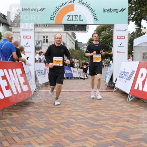 31.08.2025 - 21. Blankeneser Heldenlauf Strokosch-Dieckow http://msf.ph/oto/8700434 31.08.2025 12:51:26 Ziel 5837, 5371, 5285 meine-sportfotos.de
