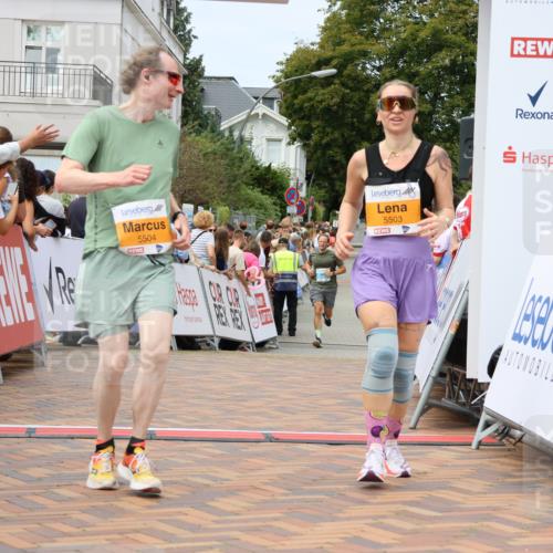 31.08.2025 - 21. Blankeneser Heldenlauf Strokosch-Dieckow http://msf.ph/oto/8700453 31.08.2025 12:38:16 Ziel 5503, 5504 meine-sportfotos.de
