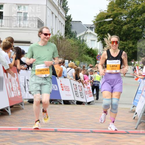 31.08.2025 - 21. Blankeneser Heldenlauf Strokosch-Dieckow http://msf.ph/oto/8700455 31.08.2025 12:38:16 Ziel 5503, 5504 meine-sportfotos.de