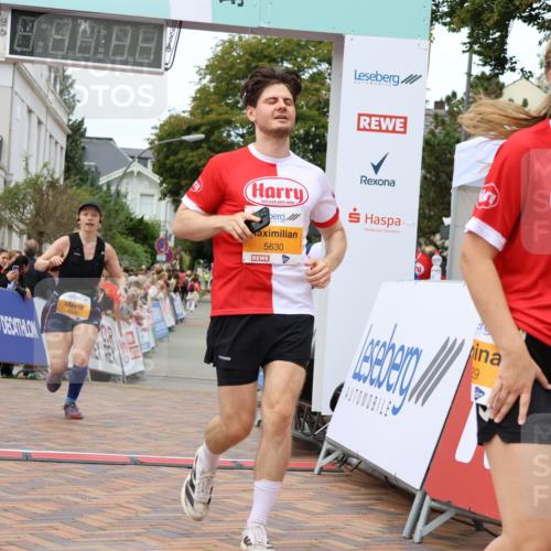 31.08.2025 - 21. Blankeneser Heldenlauf Strokosch-Dieckow http://msf.ph/oto/8700539 31.08.2025 12:50:57 Ziel 5268, 5040, 5629, 5630 meine-sportfotos.de