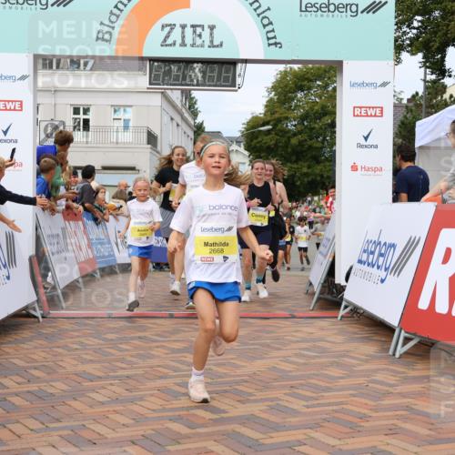 31.08.2025 - 21. Blankeneser Heldenlauf Strokosch-Dieckow http://msf.ph/oto/8700544 31.08.2025 10:34:39 Ziel 2110, 2021, 2424, 2668, 2669, 2667, 2298, 2349, 2350, 2090, 2083 meine-sportfotos.de