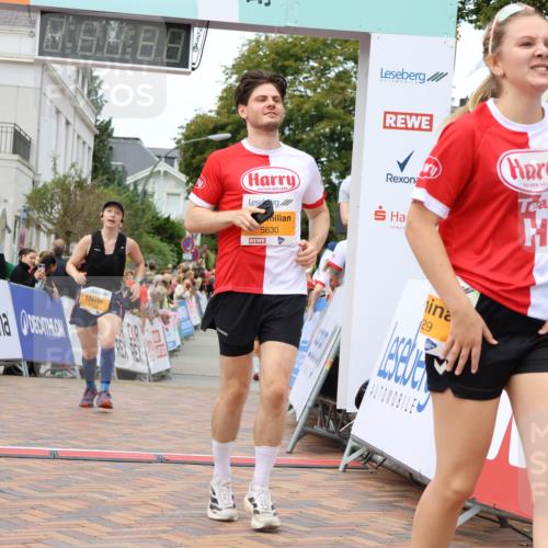 31.08.2025 - 21. Blankeneser Heldenlauf Strokosch-Dieckow http://msf.ph/oto/8700546 31.08.2025 12:50:57 Ziel 5268, 5040, 5629, 5630 meine-sportfotos.de