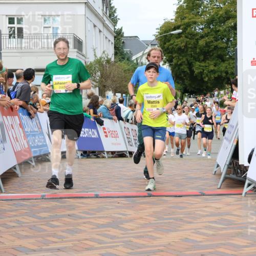31.08.2025 - 21. Blankeneser Heldenlauf Strokosch-Dieckow http://msf.ph/oto/8700565 31.08.2025 10:34:34 Ziel 2110, 2668, 2090, 2083 meine-sportfotos.de