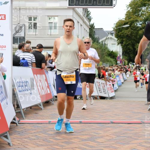 31.08.2025 - 21. Blankeneser Heldenlauf Strokosch-Dieckow http://msf.ph/oto/8700595 31.08.2025 12:50:48 Ziel 5040, 5344, 5425 meine-sportfotos.de