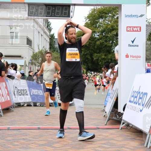 31.08.2025 - 21. Blankeneser Heldenlauf Strokosch-Dieckow http://msf.ph/oto/8700614 31.08.2025 12:50:46 Ziel 5040, 5344, 5425 meine-sportfotos.de