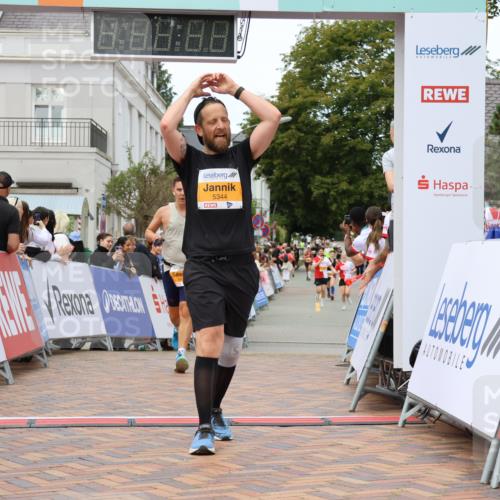 31.08.2025 - 21. Blankeneser Heldenlauf Strokosch-Dieckow http://msf.ph/oto/8700627 31.08.2025 12:50:45 Ziel 5040, 5344, 5425 meine-sportfotos.de