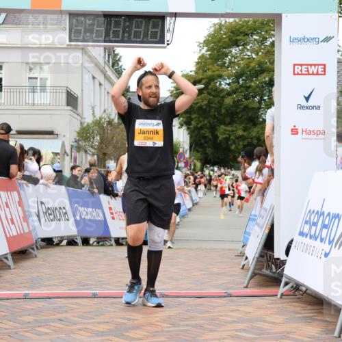 31.08.2025 - 21. Blankeneser Heldenlauf Strokosch-Dieckow http://msf.ph/oto/8700636 31.08.2025 12:50:45 Ziel 5040, 5344, 5425 meine-sportfotos.de