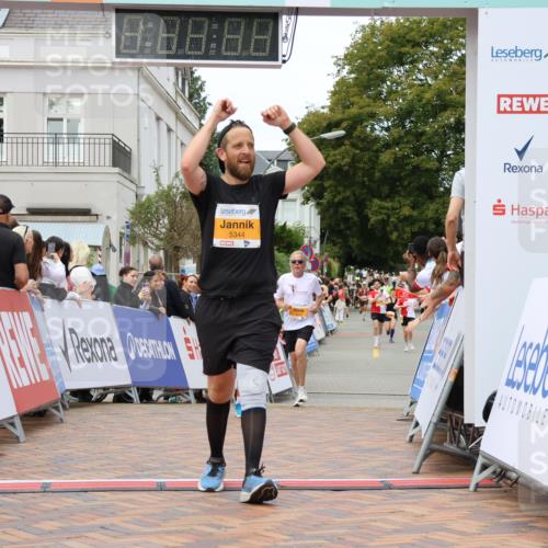 31.08.2025 - 21. Blankeneser Heldenlauf Strokosch-Dieckow http://msf.ph/oto/8700645 31.08.2025 12:50:45 Ziel 5040, 5344, 5425 meine-sportfotos.de