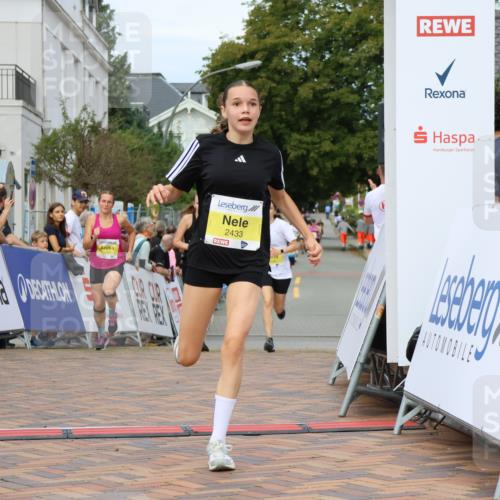 31.08.2025 - 21. Blankeneser Heldenlauf Strokosch-Dieckow http://msf.ph/oto/8700723 31.08.2025 10:33:12 Ziel 2304, 2433, 2388, 2430, 2658 meine-sportfotos.de