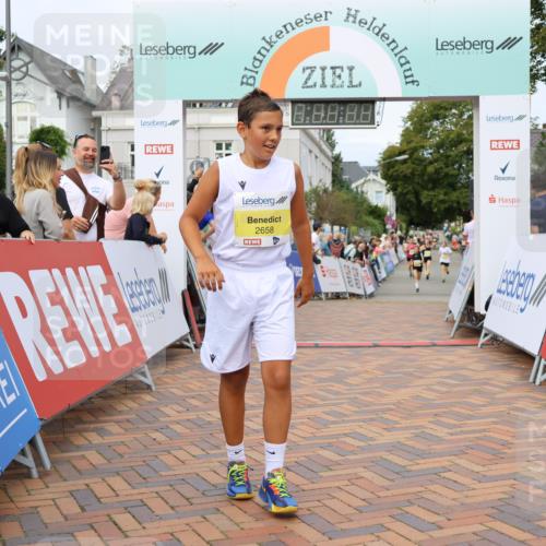 31.08.2025 - 21. Blankeneser Heldenlauf Strokosch-Dieckow http://msf.ph/oto/8700738 31.08.2025 10:33:07 Ziel 2104, 2122, 2433, 2658 meine-sportfotos.de