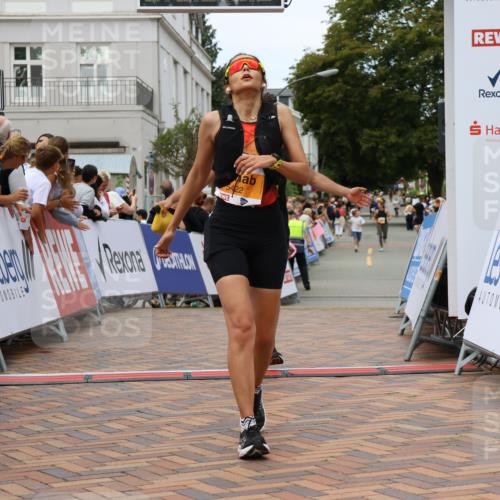 31.08.2025 - 21. Blankeneser Heldenlauf Strokosch-Dieckow http://msf.ph/oto/8700760 31.08.2025 12:49:54 Ziel 5236, 5070, 5422 meine-sportfotos.de