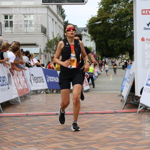 31.08.2025 - 21. Blankeneser Heldenlauf Strokosch-Dieckow http://msf.ph/oto/8700771 31.08.2025 12:49:54 Ziel 5236, 5070, 5422 meine-sportfotos.de