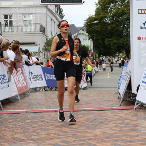 31.08.2025 - 21. Blankeneser Heldenlauf Strokosch-Dieckow http://msf.ph/oto/8700779 31.08.2025 12:49:54 Ziel 5236, 5070, 5422 meine-sportfotos.de