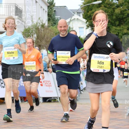 31.08.2025 - 21. Blankeneser Heldenlauf Strokosch-Dieckow http://msf.ph/oto/8700788 31.08.2025 10:32:35 Ziel 2490, 2256, 2257, 2644, 2581, 2582, 2580, 2201 meine-sportfotos.de