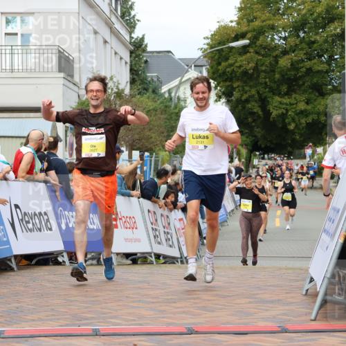 31.08.2025 - 21. Blankeneser Heldenlauf Strokosch-Dieckow http://msf.ph/oto/8700830 31.08.2025 10:32:17 Ziel 2418, 2131, 2182, 2627 meine-sportfotos.de