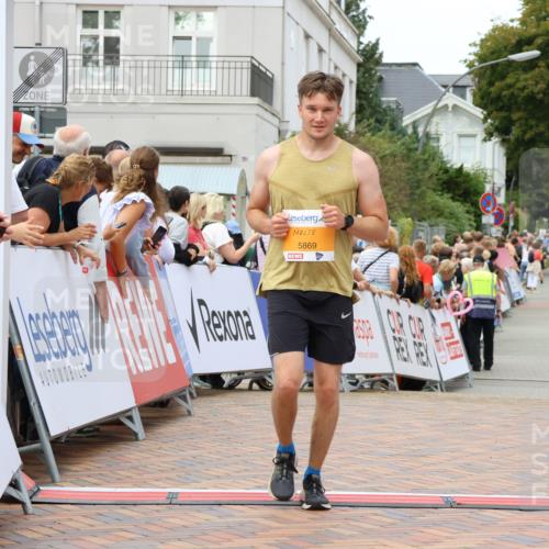 31.08.2025 - 21. Blankeneser Heldenlauf Strokosch-Dieckow http://msf.ph/oto/8700891 31.08.2025 12:49:16 Ziel 5071, 5737, 5117, 5869, 5110 meine-sportfotos.de