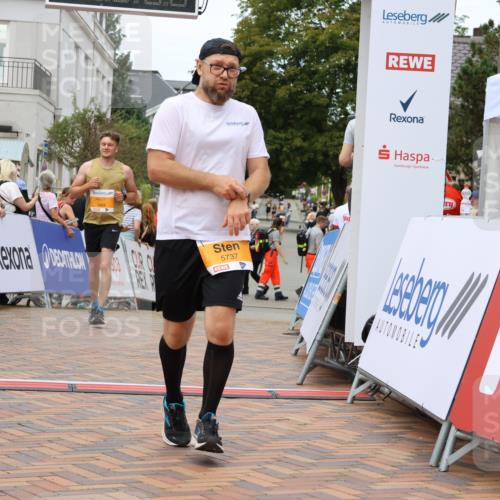31.08.2025 - 21. Blankeneser Heldenlauf Strokosch-Dieckow http://msf.ph/oto/8700908 31.08.2025 12:49:14 Ziel 5071, 5737, 5117, 5869, 5110 meine-sportfotos.de