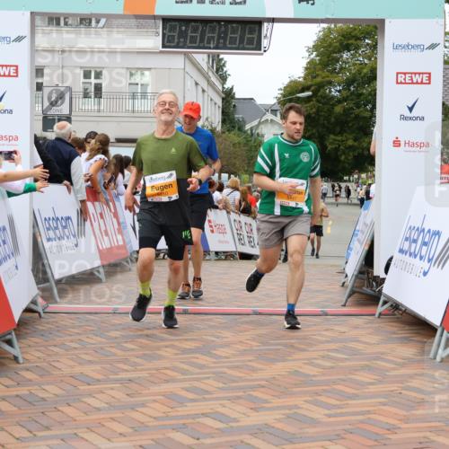 31.08.2025 - 21. Blankeneser Heldenlauf Strokosch-Dieckow http://msf.ph/oto/8700955 31.08.2025 12:49:08 Ziel 5071, 5271, 5117, 5110 meine-sportfotos.de