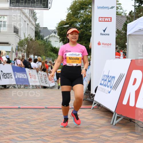 31.08.2025 - 21. Blankeneser Heldenlauf Strokosch-Dieckow http://msf.ph/oto/8700974 31.08.2025 12:49:04 Ziel 5271, 5117, 5110 meine-sportfotos.de