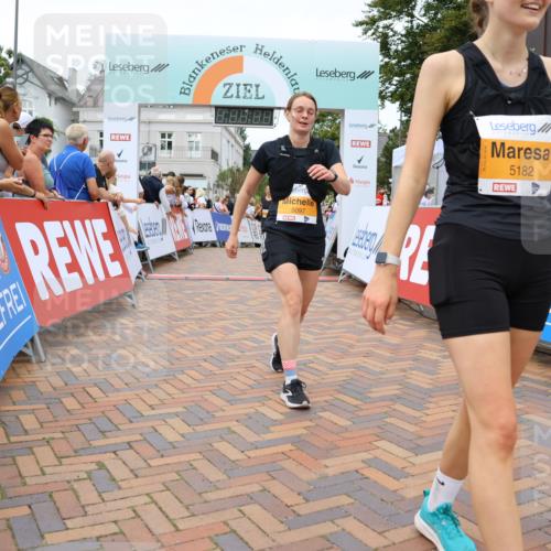 31.08.2025 - 21. Blankeneser Heldenlauf Strokosch-Dieckow http://msf.ph/oto/8701039 31.08.2025 12:48:53 Ziel 5182, 5183, 5097, 5046, 5552 meine-sportfotos.de