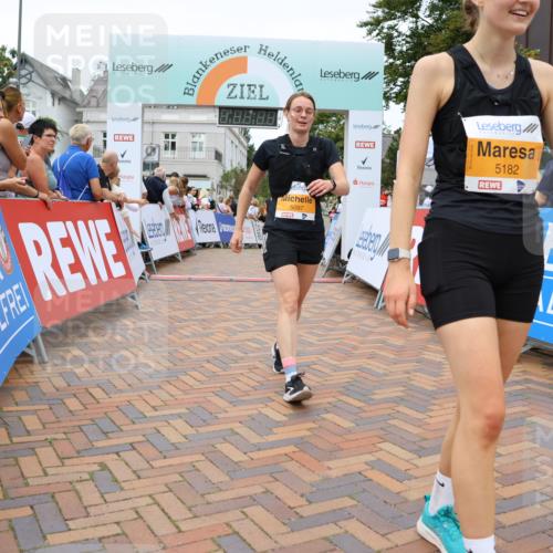 31.08.2025 - 21. Blankeneser Heldenlauf Strokosch-Dieckow http://msf.ph/oto/8701042 31.08.2025 12:48:53 Ziel 5182, 5183, 5097, 5046, 5552 meine-sportfotos.de