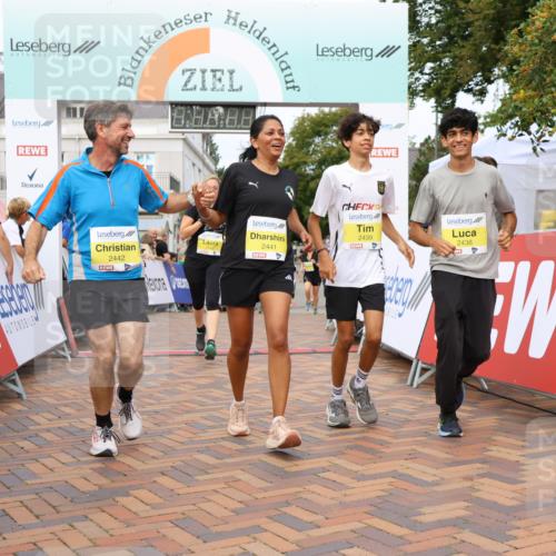 31.08.2025 - 21. Blankeneser Heldenlauf Strokosch-Dieckow http://msf.ph/oto/8701180 31.08.2025 10:34:48 Ziel 2524, 2244, 2021, 2214, 2215, 2655, 2298, 2488, 2438, 2439, 2349, 2441, 2442, 2350, 2048 meine-sportfotos.de