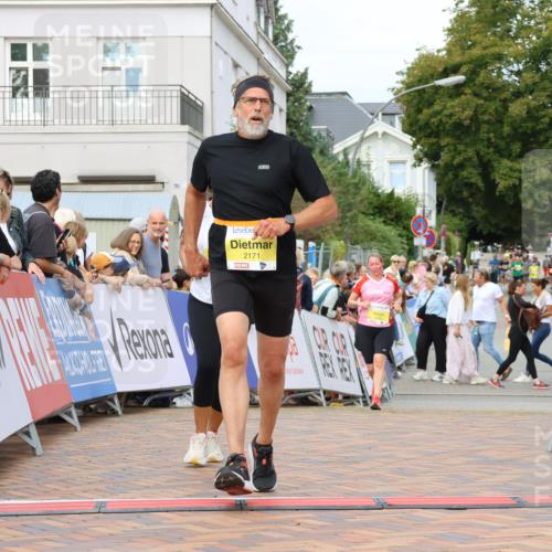 31.08.2025 - 21. Blankeneser Heldenlauf Strokosch-Dieckow http://msf.ph/oto/8701315 31.08.2025 10:34:07 Ziel 2378, 2563, 2724, 2120, 2171 meine-sportfotos.de