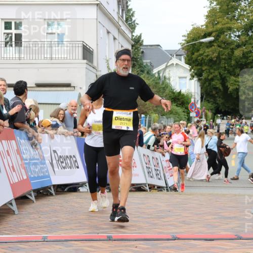 31.08.2025 - 21. Blankeneser Heldenlauf Strokosch-Dieckow http://msf.ph/oto/8701330 31.08.2025 10:34:07 Ziel 2378, 2563, 2724, 2120, 2171 meine-sportfotos.de