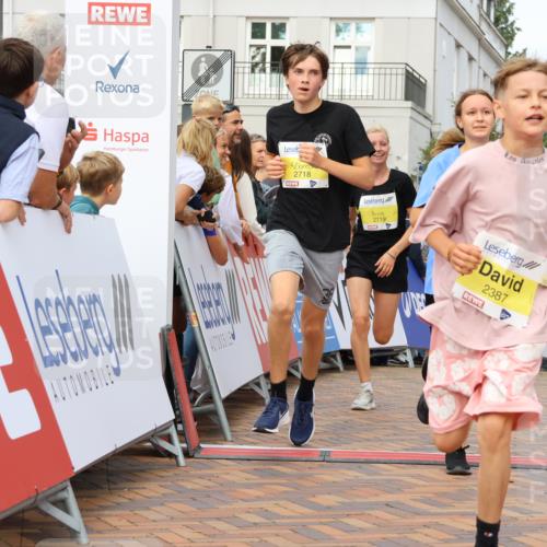 31.08.2025 - 21. Blankeneser Heldenlauf Strokosch-Dieckow http://msf.ph/oto/8701425 31.08.2025 10:28:53 Ziel 2060, 2346, 2718, 2719, 2143, 2387 meine-sportfotos.de