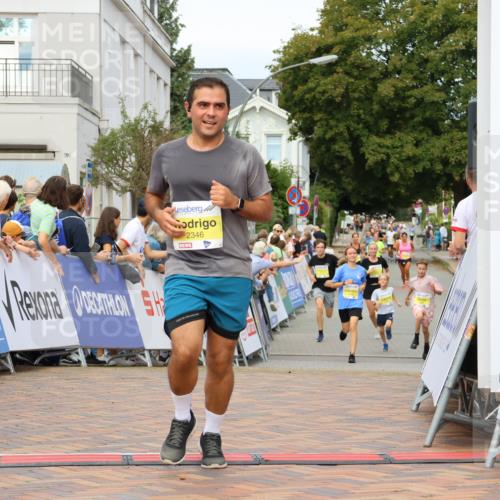 31.08.2025 - 21. Blankeneser Heldenlauf Strokosch-Dieckow http://msf.ph/oto/8701448 31.08.2025 10:28:48 Ziel 2346, 2697, 2700, 2387 meine-sportfotos.de