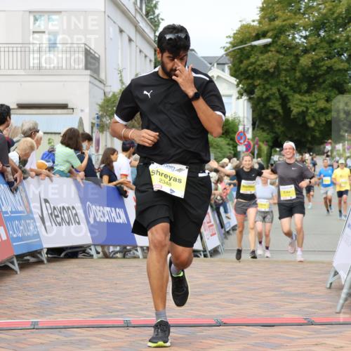 31.08.2025 - 21. Blankeneser Heldenlauf Strokosch-Dieckow http://msf.ph/oto/8701583 31.08.2025 10:28:11 Ziel 2348, 2067, 2140, 2133, 2261 meine-sportfotos.de