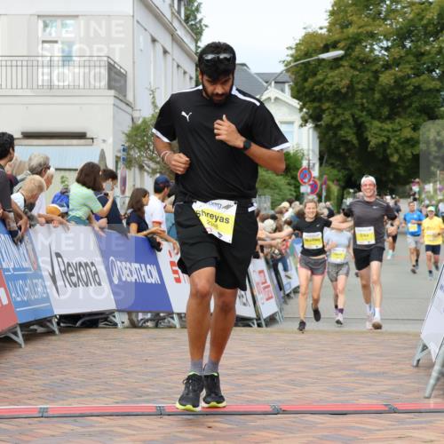 31.08.2025 - 21. Blankeneser Heldenlauf Strokosch-Dieckow http://msf.ph/oto/8701588 31.08.2025 10:28:11 Ziel 2348, 2067, 2140, 2133, 2261 meine-sportfotos.de