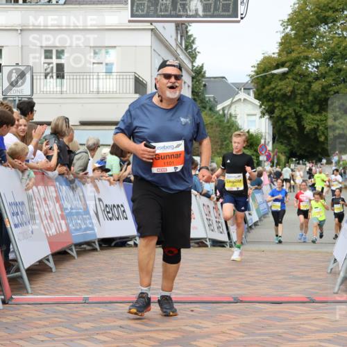 31.08.2025 - 21. Blankeneser Heldenlauf Strokosch-Dieckow http://msf.ph/oto/8701772 31.08.2025 10:27:05 Ziel 1101, 2468, 2393, 2205, 2521 meine-sportfotos.de