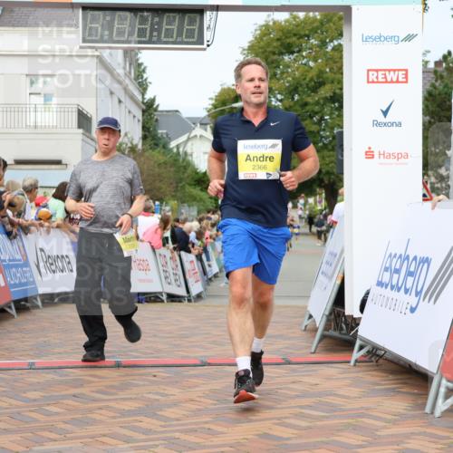 31.08.2025 - 21. Blankeneser Heldenlauf Strokosch-Dieckow http://msf.ph/oto/8701995 31.08.2025 10:25:42 Ziel 2410, 2742, 2366, 2235, 2726 meine-sportfotos.de