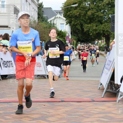 31.08.2025 - 21. Blankeneser Heldenlauf Strokosch-Dieckow http://msf.ph/oto/8702179 31.08.2025 10:30:06 Ziel 2210, 2260, 2169, 2543 meine-sportfotos.de