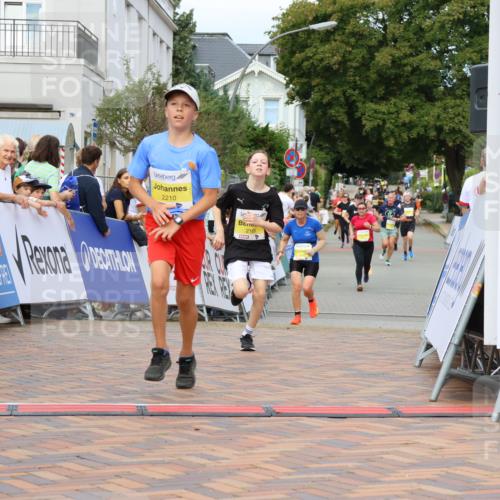 31.08.2025 - 21. Blankeneser Heldenlauf Strokosch-Dieckow http://msf.ph/oto/8702185 31.08.2025 10:30:05 Ziel 2210, 2260, 2169 meine-sportfotos.de