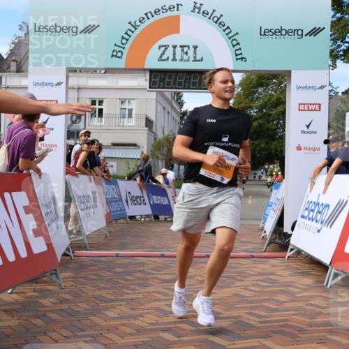 31.08.2025 - 21. Blankeneser Heldenlauf Strokosch-Dieckow http://msf.ph/oto/8702262 31.08.2025 13:40:44 Ziel 5765 meine-sportfotos.de
