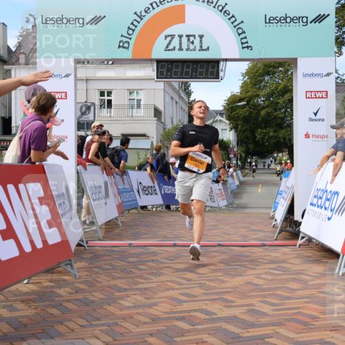 31.08.2025 - 21. Blankeneser Heldenlauf Strokosch-Dieckow http://msf.ph/oto/8702271 31.08.2025 13:40:43 Ziel 5765 meine-sportfotos.de