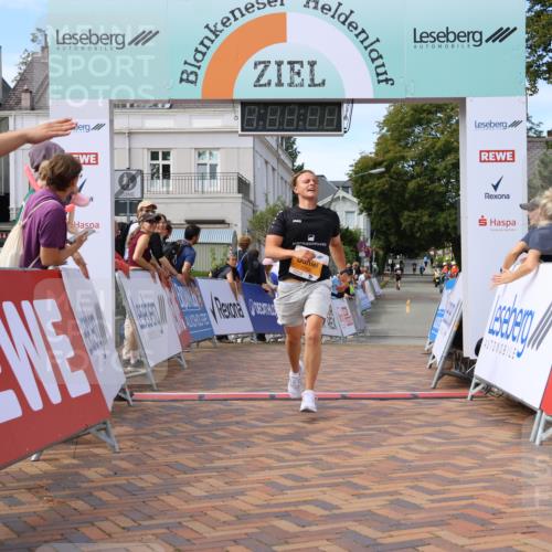31.08.2025 - 21. Blankeneser Heldenlauf Strokosch-Dieckow http://msf.ph/oto/8702272 31.08.2025 13:40:43 Ziel 5765 meine-sportfotos.de