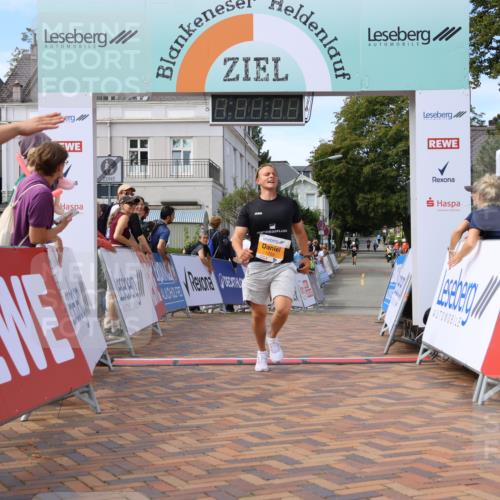 31.08.2025 - 21. Blankeneser Heldenlauf Strokosch-Dieckow http://msf.ph/oto/8702273 31.08.2025 13:40:43 Ziel 5765 meine-sportfotos.de