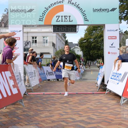 31.08.2025 - 21. Blankeneser Heldenlauf Strokosch-Dieckow http://msf.ph/oto/8702274 31.08.2025 13:40:43 Ziel 5765 meine-sportfotos.de