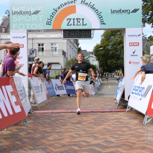 31.08.2025 - 21. Blankeneser Heldenlauf Strokosch-Dieckow http://msf.ph/oto/8702275 31.08.2025 13:40:43 Ziel 5765 meine-sportfotos.de