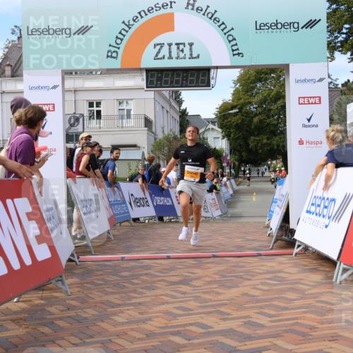 31.08.2025 - 21. Blankeneser Heldenlauf Strokosch-Dieckow http://msf.ph/oto/8702278 31.08.2025 13:40:43 Ziel 5765 meine-sportfotos.de